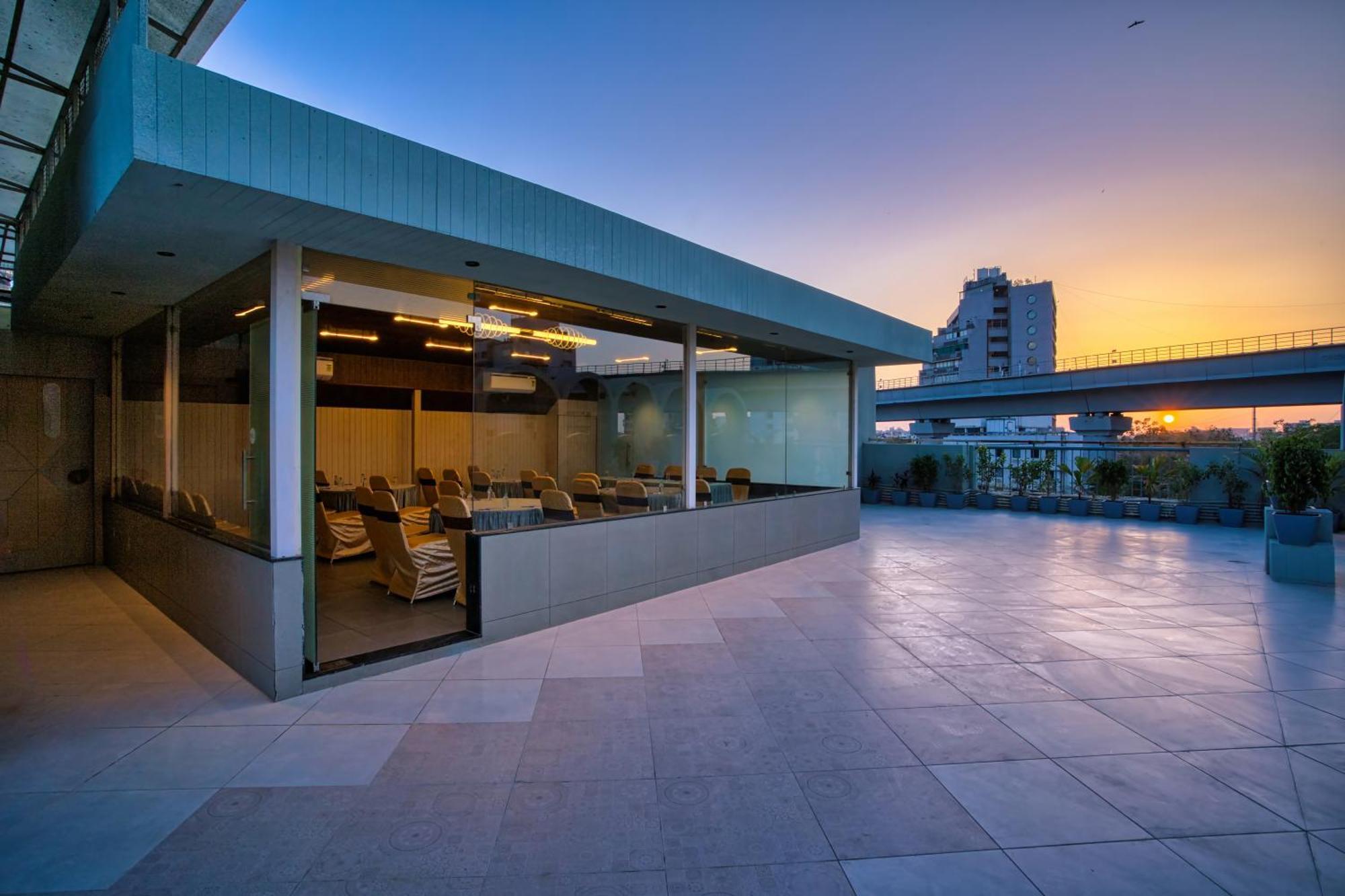 Exora Inn Ahmedabad Buitenkant foto