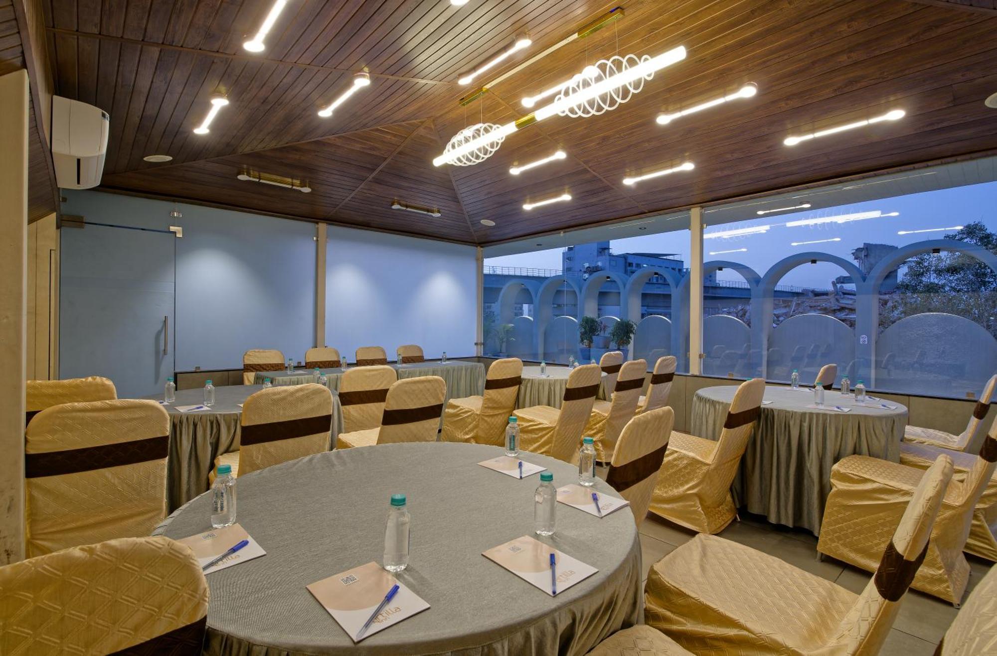 Exora Inn Ahmedabad Buitenkant foto
