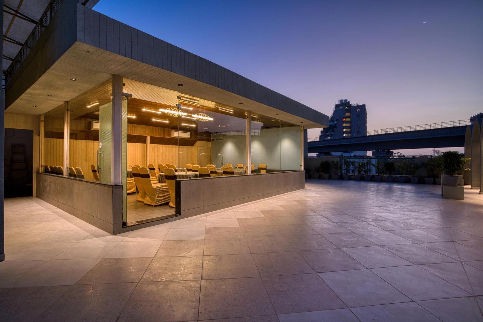 Exora Inn Ahmedabad Buitenkant foto