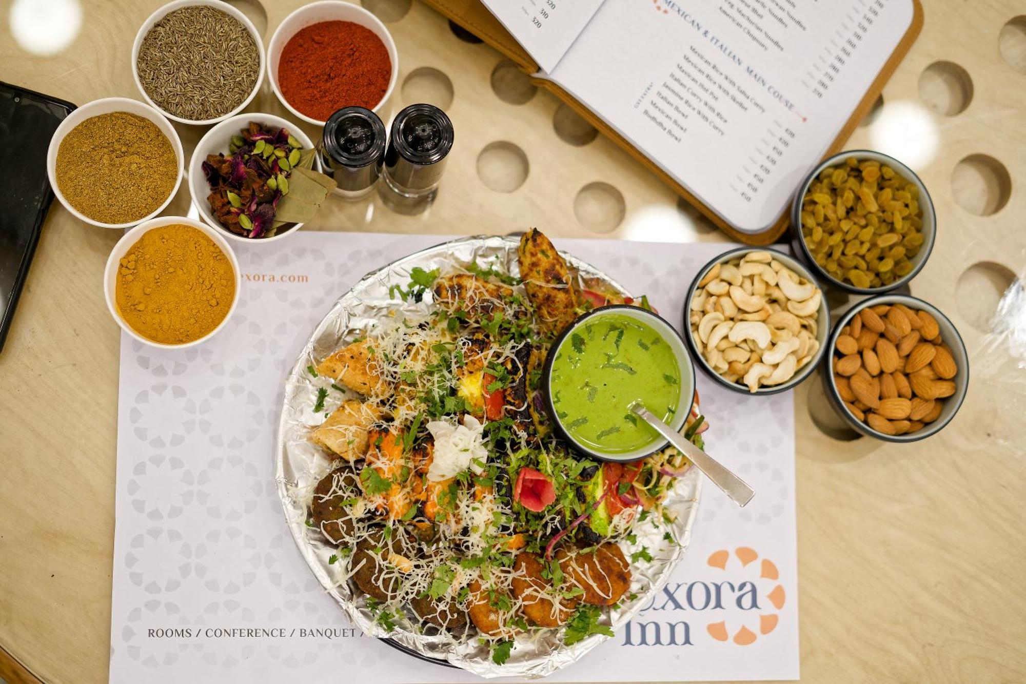 Exora Inn Ahmedabad Buitenkant foto