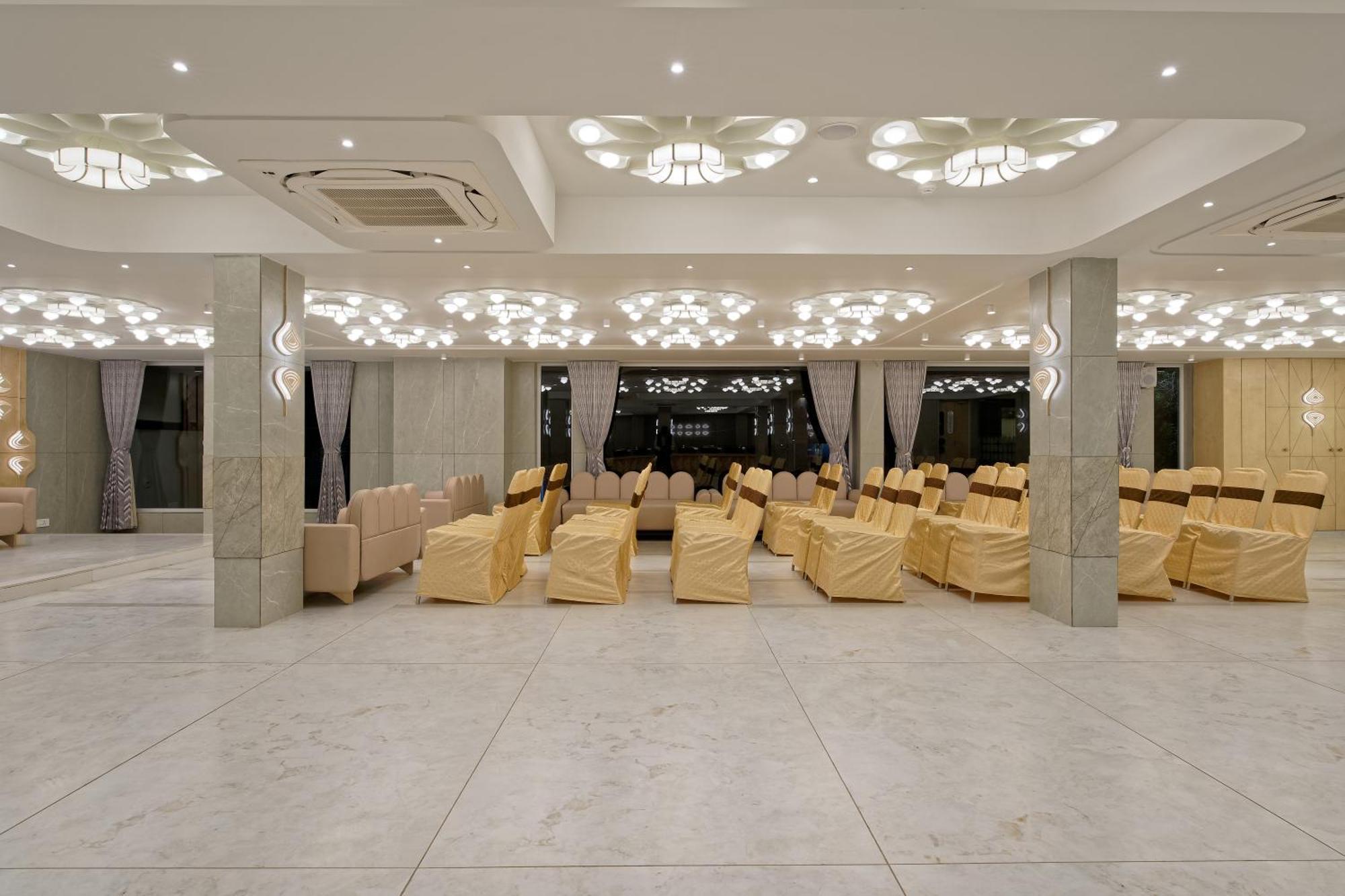 Exora Inn Ahmedabad Buitenkant foto