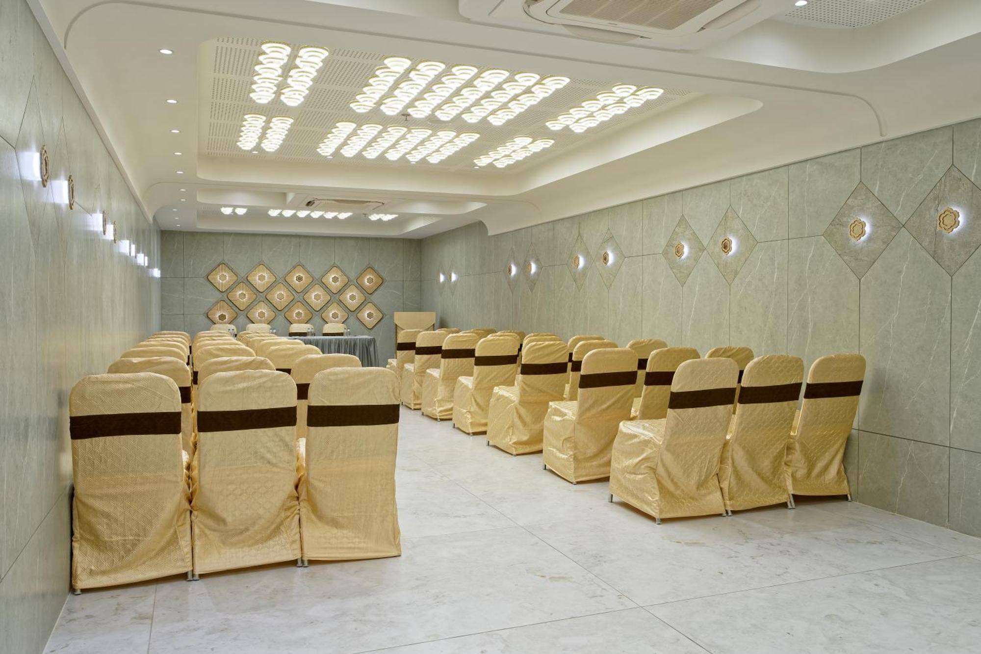 Exora Inn Ahmedabad Buitenkant foto