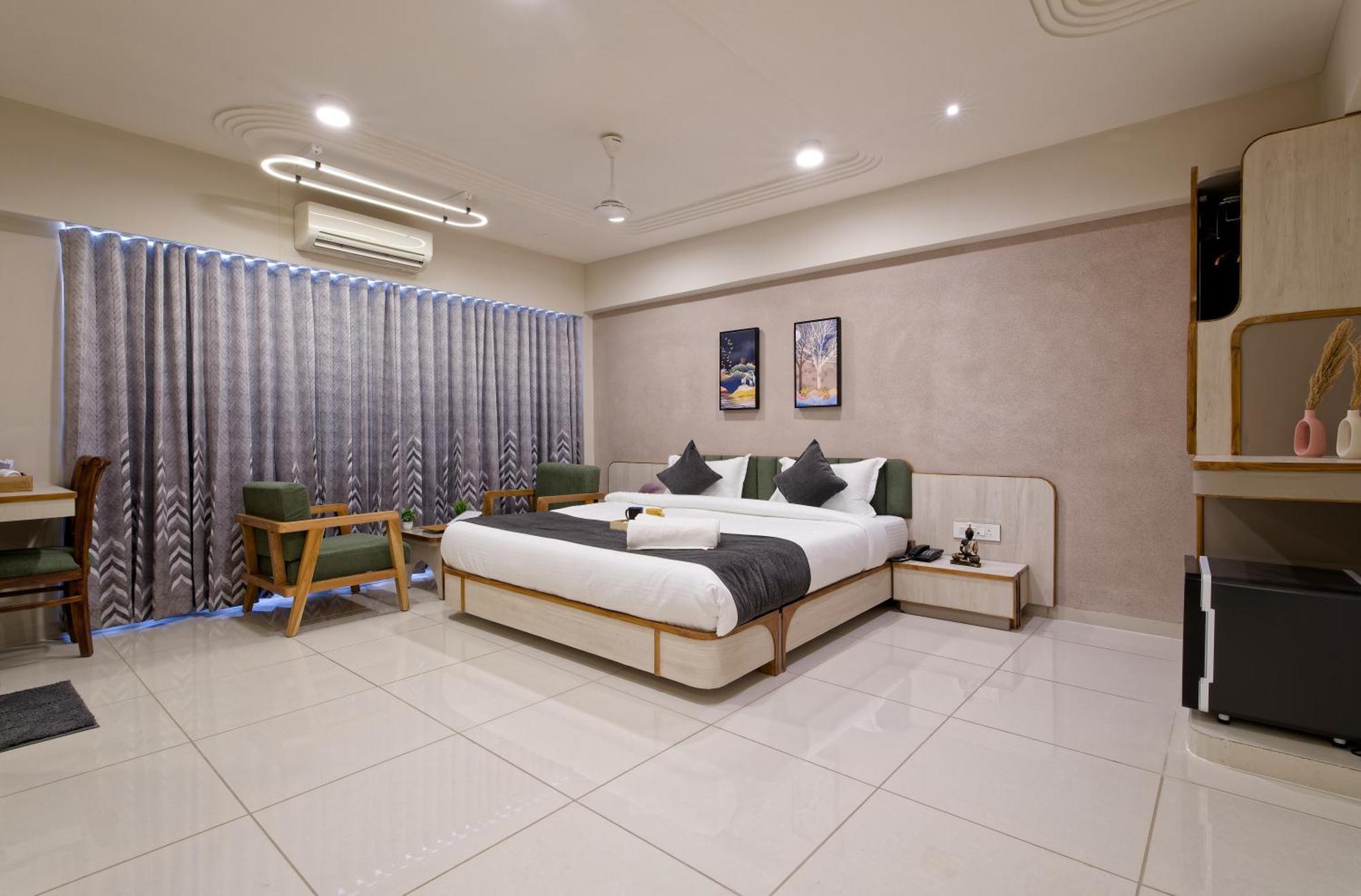 Exora Inn Ahmedabad Buitenkant foto